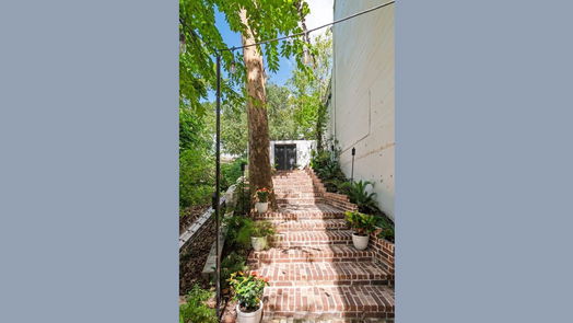 Houston 2-story, 3-bed 10 S Briar Hollow Lane 30-idx