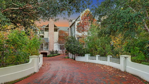 Houston 3-story, 3-bed 56 Audubon Hollow Lane-idx