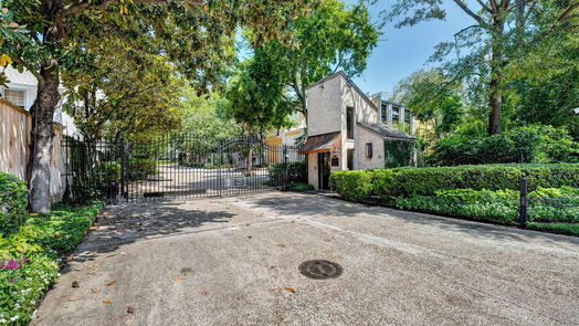 Houston 2-story, 3-bed 10 S Briar Hollow Lane 49-idx