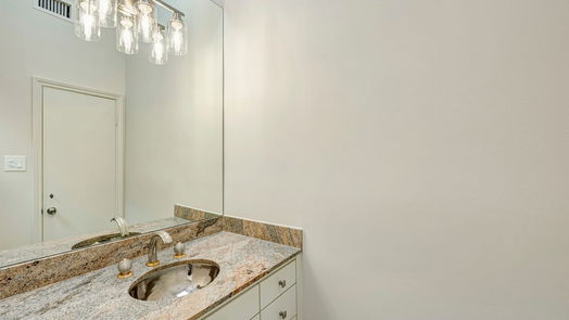 Houston 2-story, 3-bed 10 S Briar Hollow Lane 49-idx