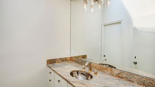 Houston 2-story, 3-bed 10 S Briar Hollow Lane 49-idx