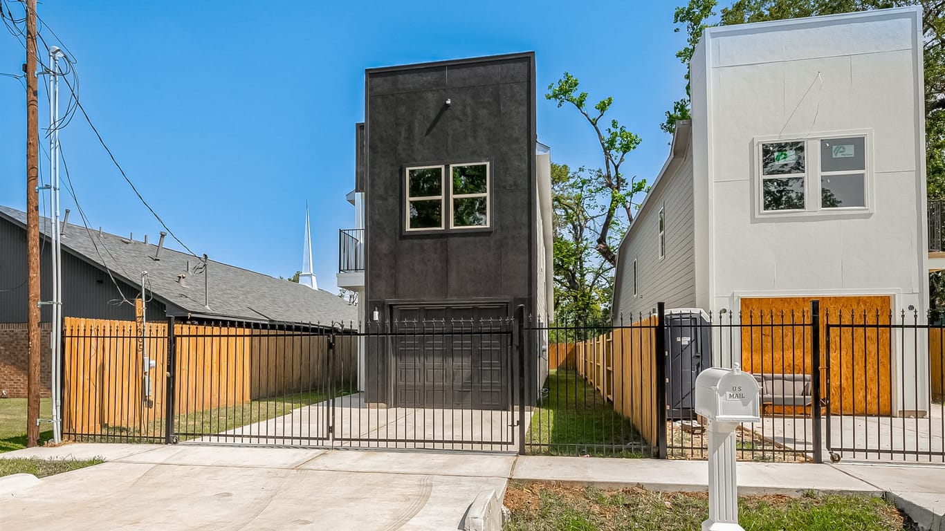 Houston 2-story, 3-bed 7305 WKnoll ST Street-idx