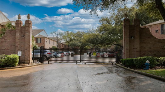 Houston 1-story, 2-bed 2255 Braeswood Park Drive 262-idx