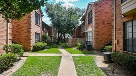 Houston 1-story, 2-bed 2255 Braeswood Park Drive 262-idx