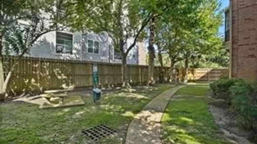 Houston 1-story, 2-bed 2255 Braeswood Park Drive 262-idx