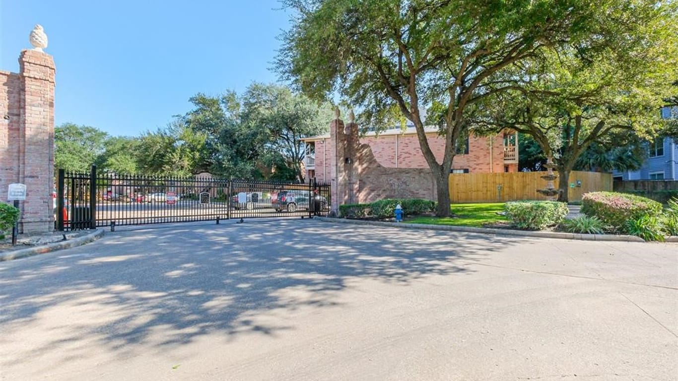 Houston 1-story, 2-bed 2255 Braeswood Park Drive 287-idx