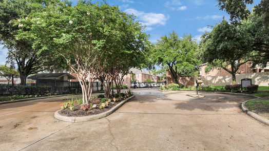 Houston 1-story, 1-bed 2255 Braeswood Park Drive 133-idx