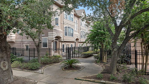 Houston 3-story, 3-bed 2426 Dorrington Street B-idx