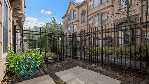 Houston 3-story, 3-bed 2426 Dorrington Street B-idx