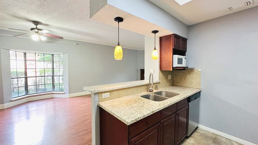 Houston 2-story, 3-bed 7350 Kirby Drive 33-idx