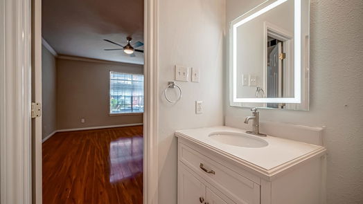 Houston 1-story, 2-bed 2255 Braeswood Park Drive 243-idx