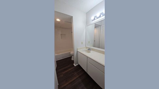 Houston 1-story, 1-bed 7900 N Stadium Drive 98-idx