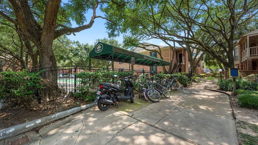 Houston 1-story, 1-bed 2255 Braeswood Park Drive 184-idx