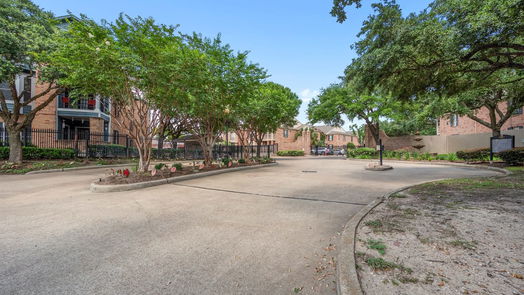 Houston 1-story, 1-bed 2255 Braeswood Park Drive 184-idx