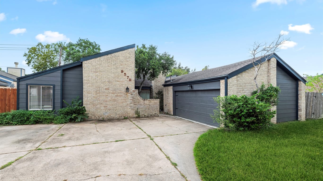 Houston 1-story, 3-bed 9579 W Airport Boulevard-idx