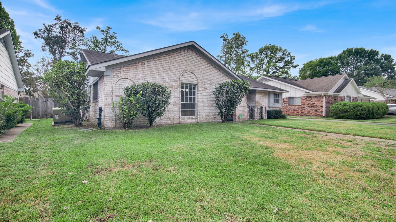 Houston 1-story, 3-bed 9703 S Petersham Drive-idx