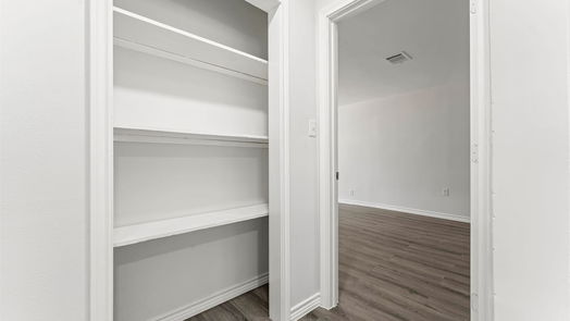 Houston 1-story, 4-bed 5715 Southwind Street-idx