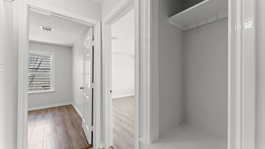 Houston 1-story, 4-bed 5715 Southwind Street-idx