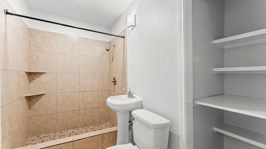Houston 1-story, 4-bed 5715 Southwind Street-idx