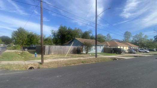 Houston 1-story, 3-bed 9305 Coffee Street-idx