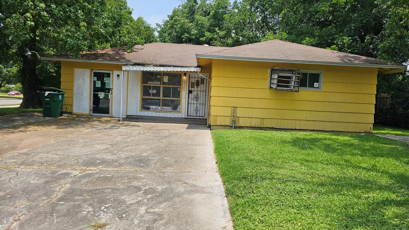 Houston 1-story, 3-bed 5703 Belneath Street-idx