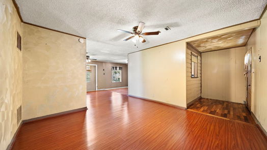 Houston 1-story, 3-bed 5818 Southurst Street-idx