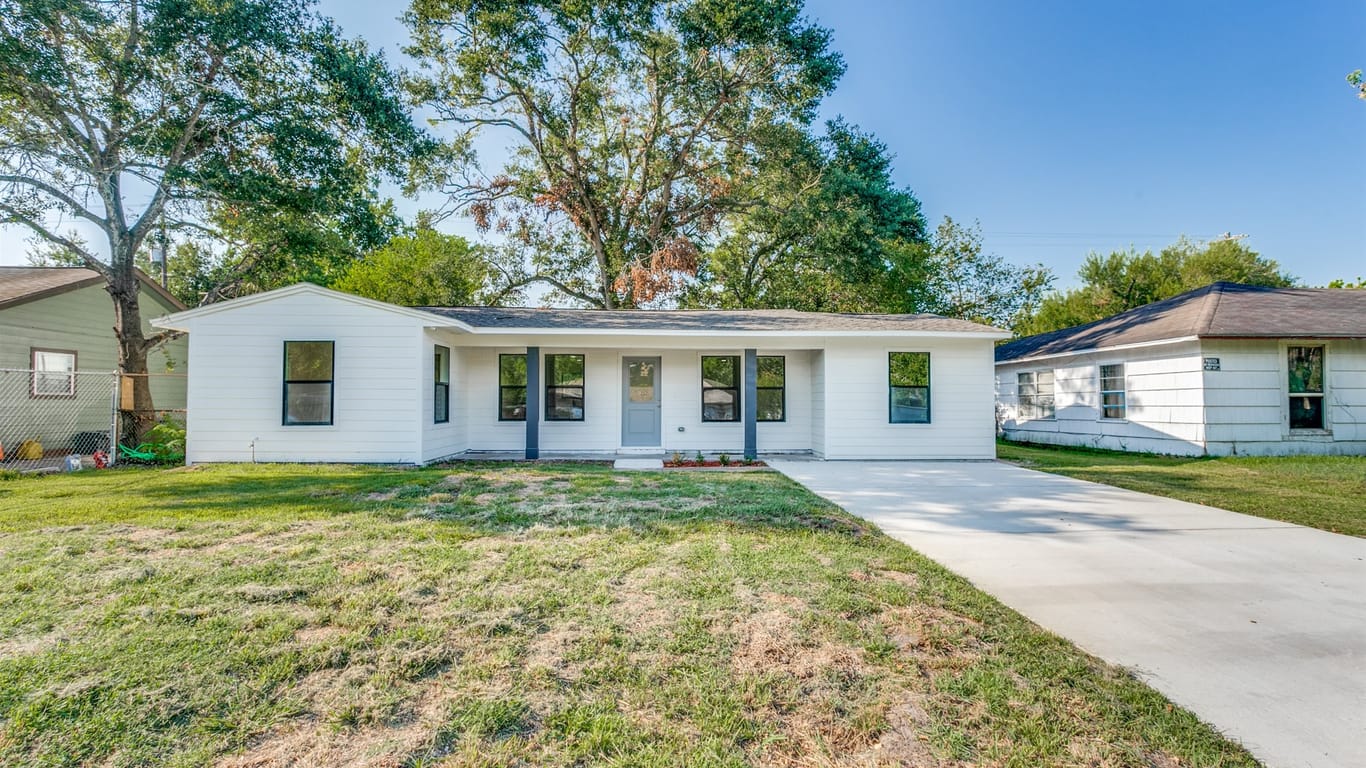 Houston 1-story, 3-bed 5610 Belarbor Street-idx