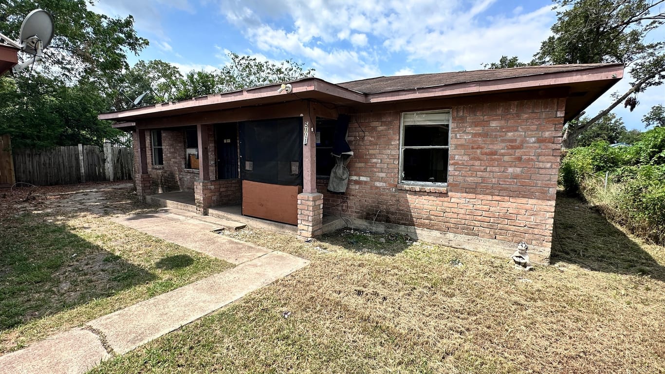 Houston 1-story, 2-bed 5111 Clover Street Street-idx