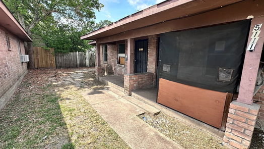 Houston 1-story, 2-bed 5111 Clover Street Street-idx