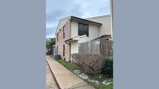 Houston 2-story, 2-bed 10912 Gulf Freeway Freeway 34-idx