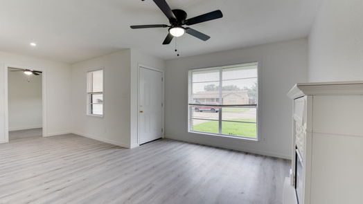 Houston 1-story, 3-bed 9922 Aves Street-idx
