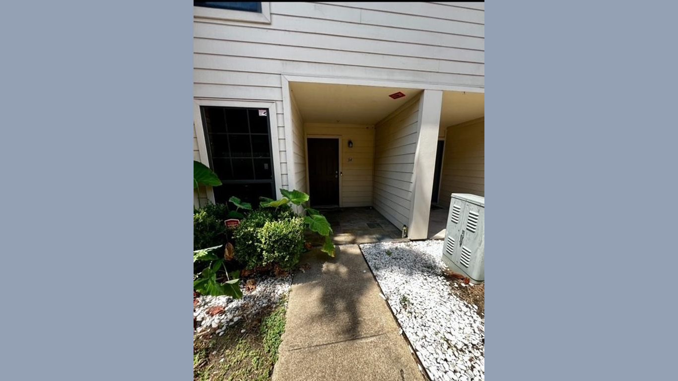 Houston 2-story, 2-bed 10912 Gulf Freeway 34-idx