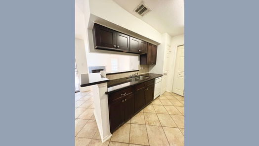 Houston 2-story, 2-bed 10912 Gulf Freeway 68-idx