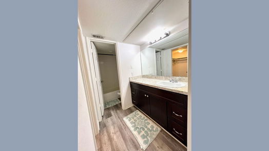 Houston 2-story, 2-bed 10912 Gulf Freeway 68-idx