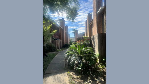 Houston 2-story, 2-bed 10912 Gulf Freeway 16-idx