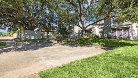 Houston 2-story, 3-bed 10811 Greenwillow Street 22-idx