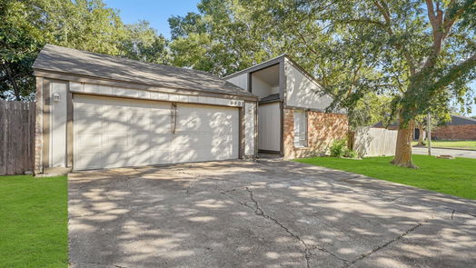 Houston 1-story, 3-bed 6402 Quail Meadow Drive Drive-idx