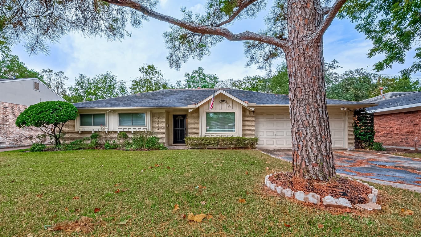 Houston null-story, 4-bed 11414 Braewick Drive-idx