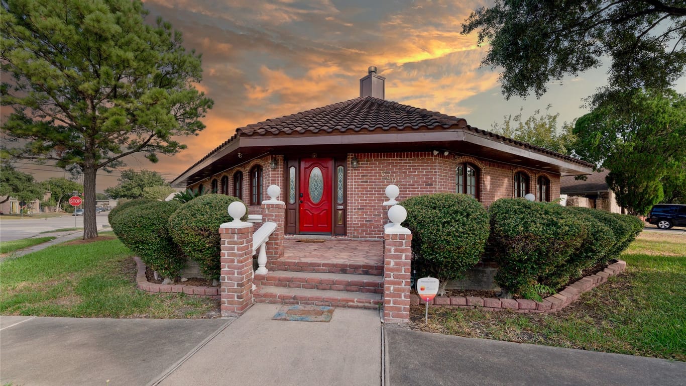 Houston 1-story, 4-bed 6303 Lugary Drive-idx