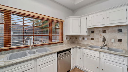 Houston 1-story, 4-bed 6303 Lugary Drive-idx