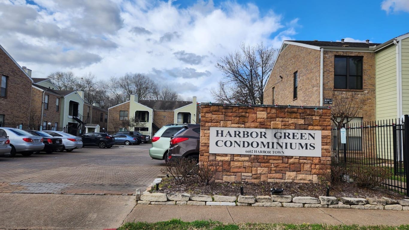 Houston 1-story, 2-bed 6602 Harbor Town Drive 105-idx