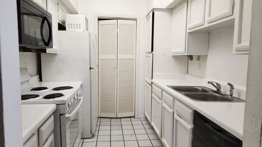 Houston 1-story, 2-bed 6602 Harbor Town Drive 105-idx