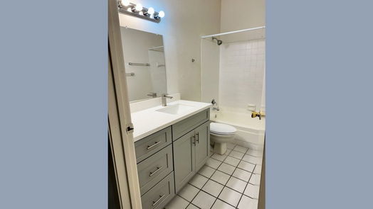 Houston 1-story, 2-bed 6602 Harbor Town Drive 105-idx