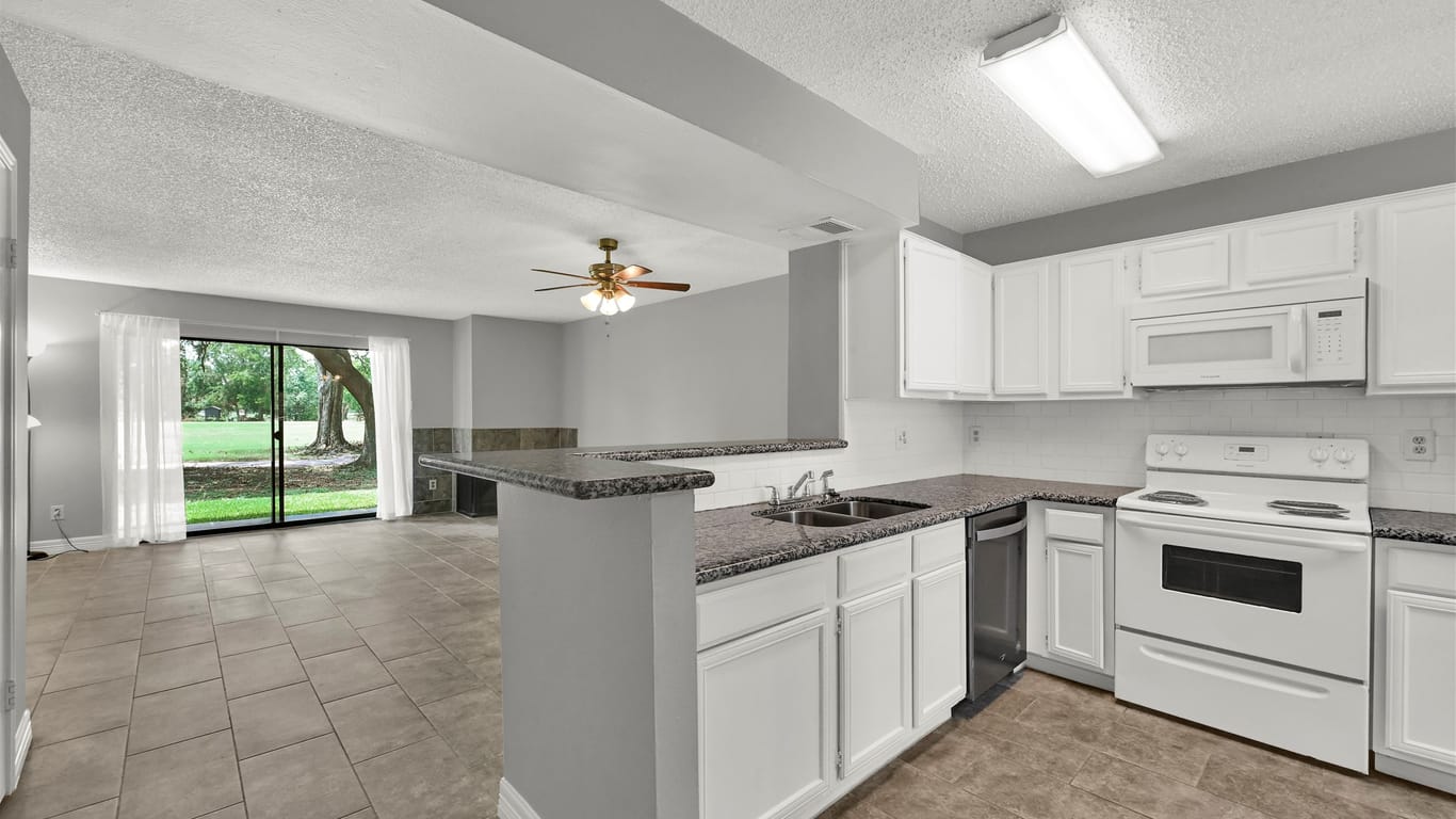 Houston 1-story, 2-bed 8525 Sands Point Drive-idx