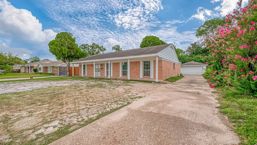 Houston 1-story, 3-bed 8319 Bellaire Boulevard-idx