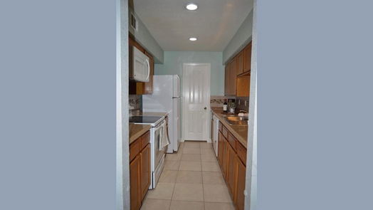 Houston 1-story, 2-bed 7400 Bellerive 304-idx