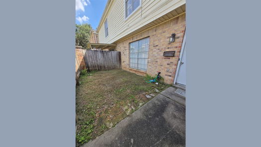 Houston 2-story, 2-bed 8351 La Roche Lane-idx