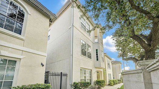 Houston 3-story, 2-bed 6131 Stoney Brook Drive-idx