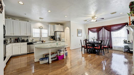 Houston 3-story, 2-bed 6131 Stoney Brook Drive-idx