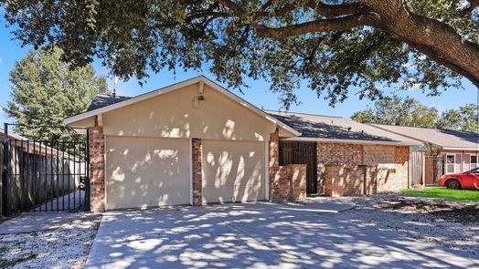 Houston 1-story, 3-bed 13130 Woodington Drive-idx